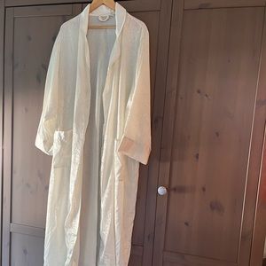 VS | Vintage Gold Label Crème Robe 🦢